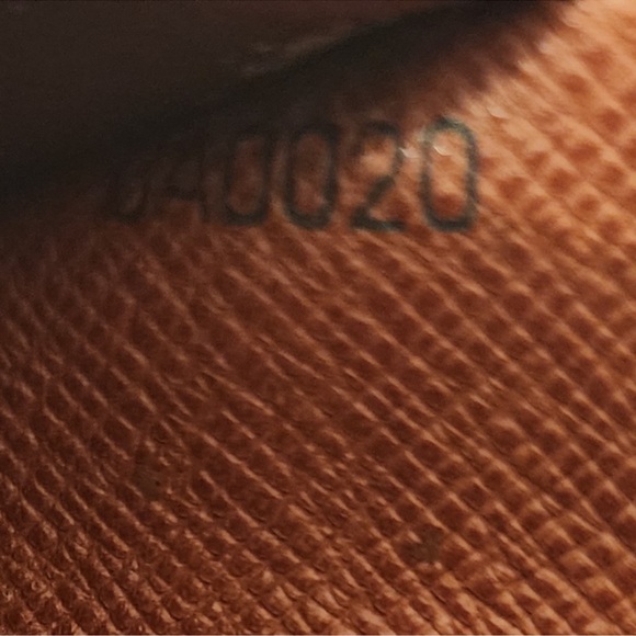 Louis Vuitton monogram compact wallet with chain EUC - Picture 8 of 12